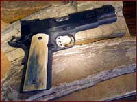 Die sch�ne bl�uliche F�rbung macht dieses St�ck unverwechselbar